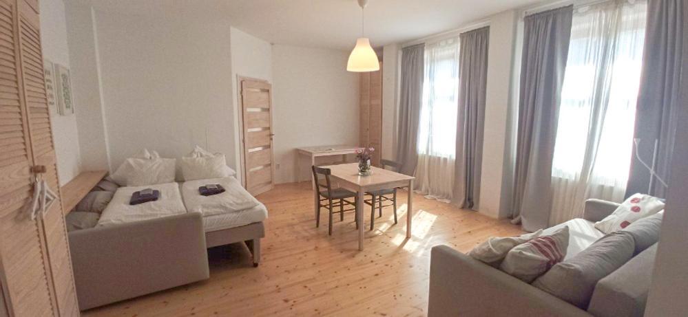 Hostel Zahrada Mikulov Buitenkant foto